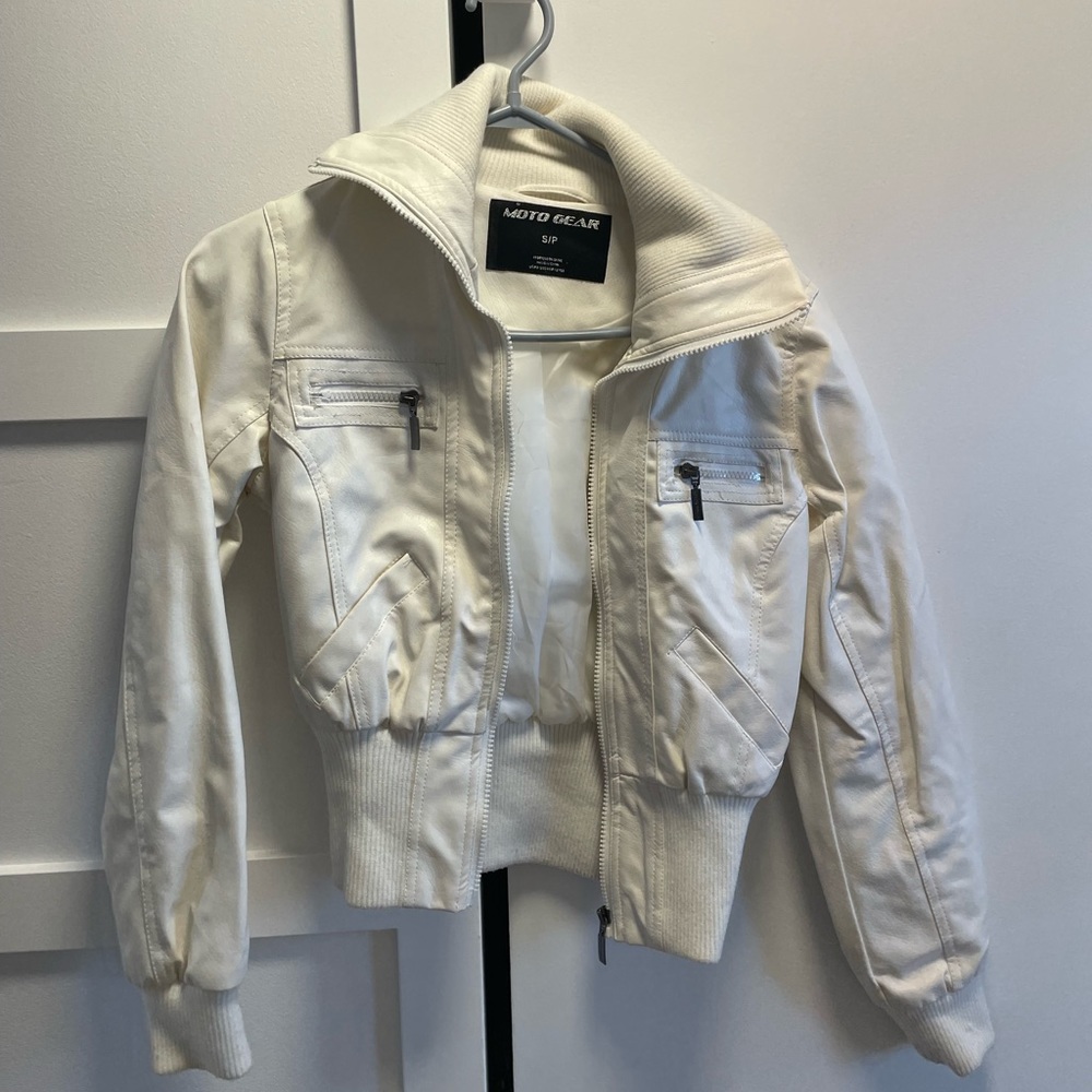 Moto gear small white leather jacket